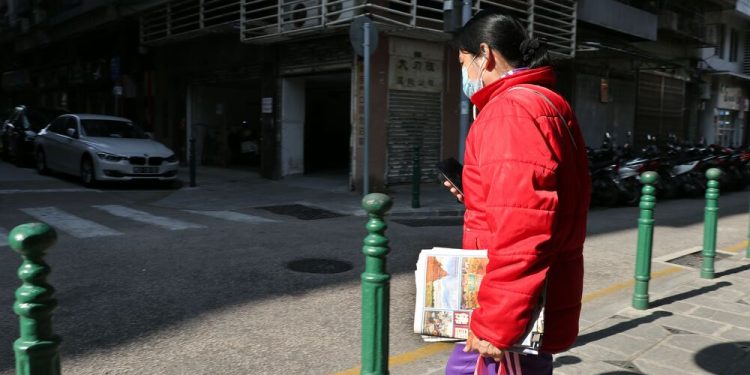 Uncertain trading mood with mixed opening for European markets