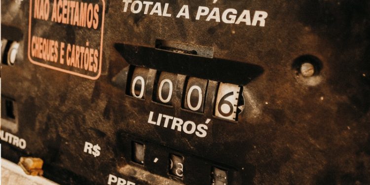 Oil price remain drowned by growing expectation of huge oversupply