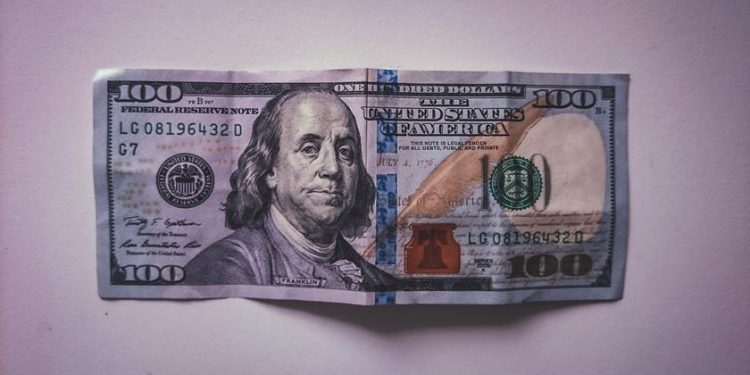 Dollar continues to emerge as safe haven for currency traders