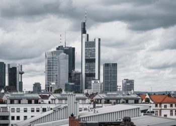 Riskier assets back on track, Shares trading higher in Europe