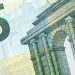 Euro continues lose ground to other major currencies