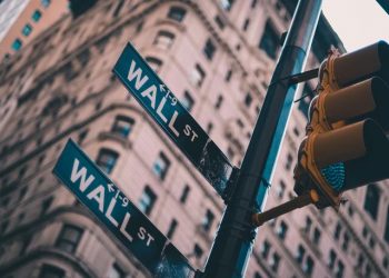 Bulls and Bears tug of war