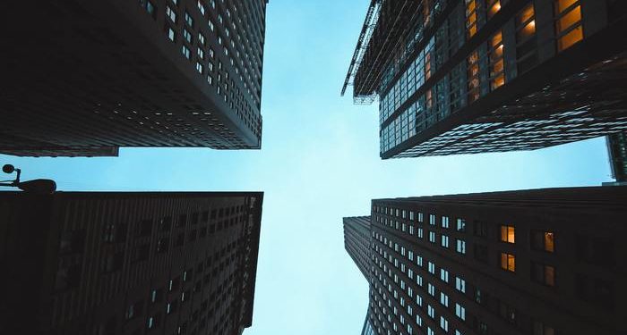 Market vs Economy, the conundrum