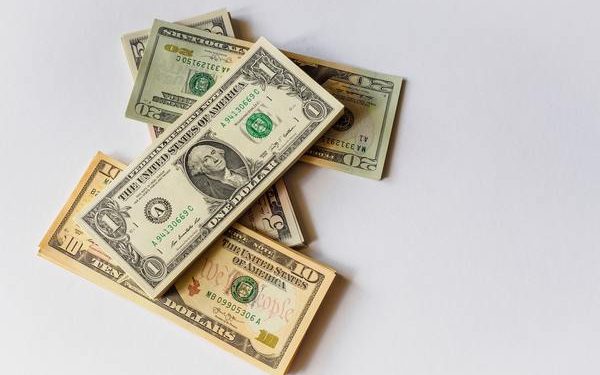 Dollar gain ground to other major currencies