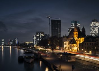 European shares extend yesterday’s gains followed strong economic figures from world’s two largest economies