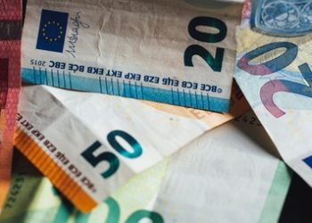 Euro benefits from positive sentiment, hitting its highest level in four months versus Dollar