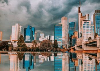 European stocks slightly higher while uncertainty remains