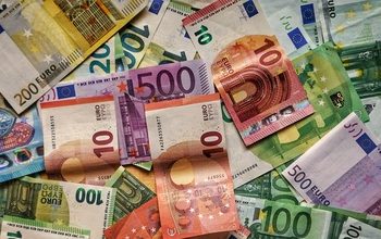 Euro is on the backfoot during early Wednesday trading