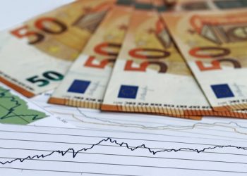 European shares significantly lower on Thursday as investors switched to risk-off