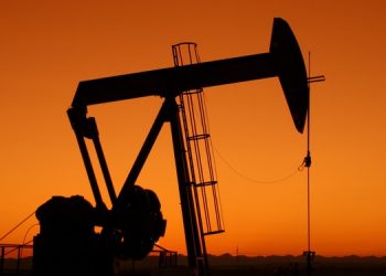 Markets in full risk-on mode, oil start new week in green