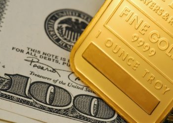 Gold broke through resistance level as the weakening US Dollar