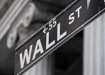 Growth outpaces value in 2020