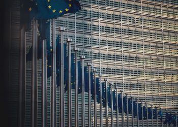 European markets drift lower at the opening of last trading session of the week