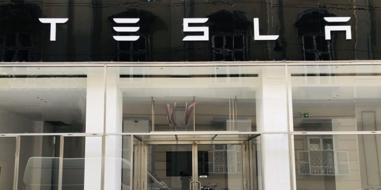 Tesla Technical Analysis – Trendline failure