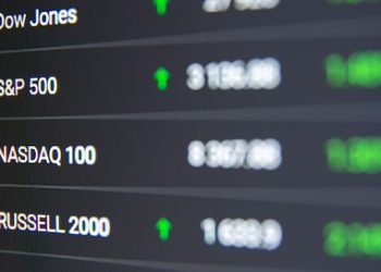 US100 Technical Analysis – Divergence points to 12,000