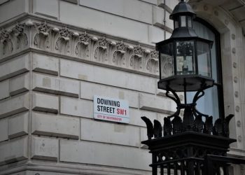 UK100 Technical Analysis – UK politics could rock the FTSE